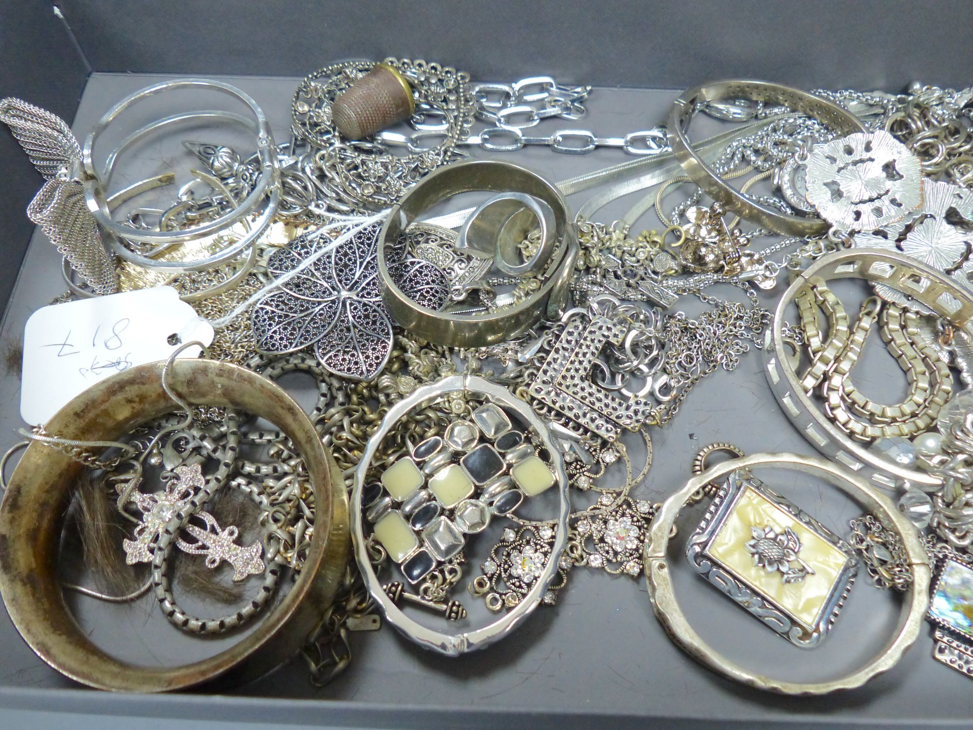 A group of assorted costume jewellery.